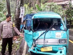 Kecelakaan Angkot VS Pikap, 6 Orang Terluka di Cisolok Sukabumi