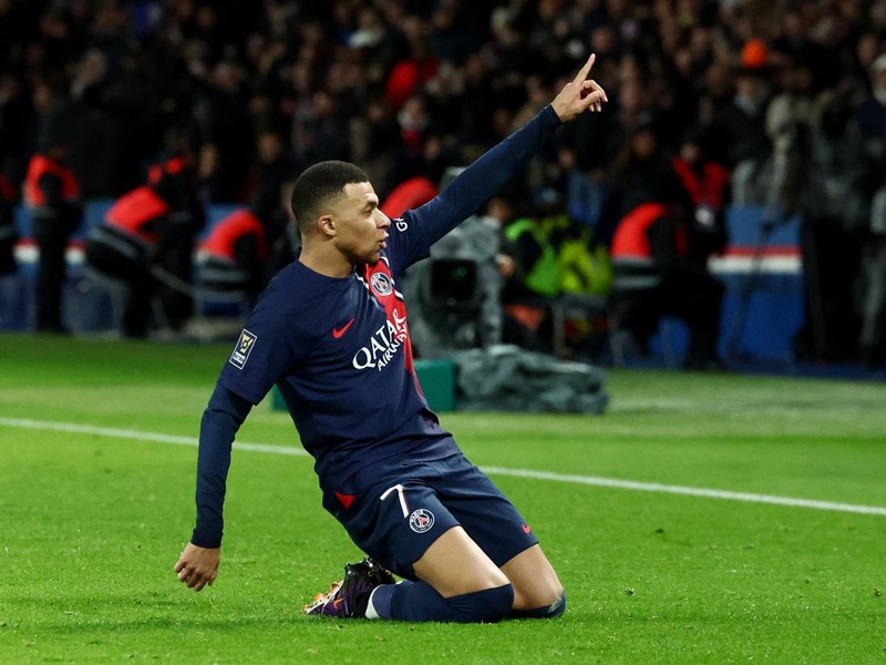 Soccer Football - Trophee des Champions - Paris St Germain v Toulouse - Parc des Princes, Paris, France - January 3, 2024 Paris St Germain's Kylian Mbappe celebrates scoring their second goal REUTERS/Stephanie Lecocq