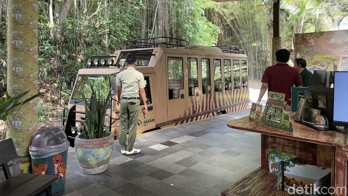 Berlibur ke Bali nggak melulu soal pantainya. Bali mempunyai sejumlah destinasi wisata yang menarik untuk dikunjungi. Salah satunya adalah Taman Safari Bali.