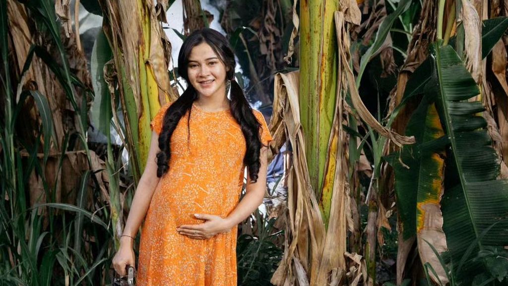 8 Foto Pemotretan Kehamilan Bella Bonita Berkonsep Unik, Nuansa Pedesaan 8 Foto Pemotretan Kehamilan Bella Bonita Berkonsep Unik, Nuansa Pedesaan