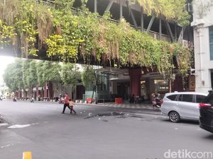 Aksi Buruh Bubar, Jalan Tunjungan Kembali Lancar Aksi Buruh Bubar, Jalan Tunjungan Kembali Lancar