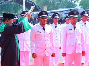 Bupati Dompu Lantik 33 Kades, Ingatkan Jaga Netralitas di Pemilu 2024