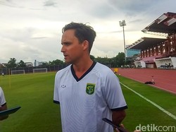 Paul Munster Langsung Pimpin Latihan Persebaya