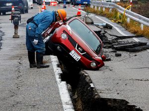 Jepang Prediksi Mega Gempa M 9, 298 Ribu Orang Bisa Tewas Jepang Prediksi Mega Gempa M 9, 298 Ribu Orang Bisa Tewas