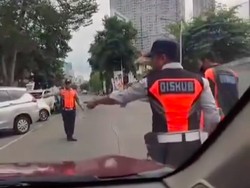 Kelakuan Petugas Dishub DKI Paksa Buka Mobil Warga Tuai Kritikan