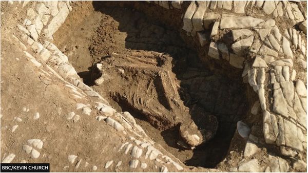 Potret Pemakaman Kuno Misterius Digali di Inggris, Ada Artefak & 70 Makam