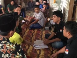 Ada Peserta Siluman Lolos Jadi KPPS, Sekretariat PPS di Sampang Digeruduk