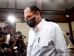 Terbukti Terima Gratifikasi-TPPU, Rafael Alun Divonis 14 Tahun Penjara