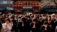 Warga Jepang Doa Bersama di Hari Pertama Kerja 2024