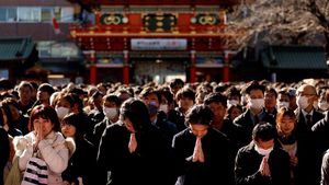 Warga Jepang Doa Bersama di Hari Pertama Kerja 2024