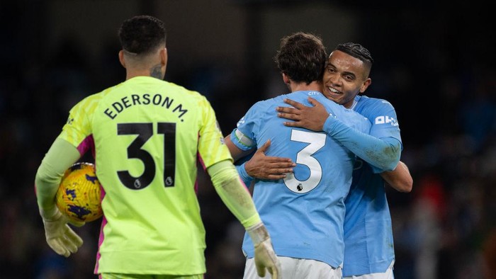 MANCHESTER, ENGLAND - DECEMBER 30: Manuel Akanji of Manchester City celebrates at the final whistle with team mates Ruben Dias and Ederson during the Premier League match between Manchester City and Sheffield United at Etihad Stadium on December 30, 2023 in Manchester, England. (Photo by Visionhaus/Getty Images)