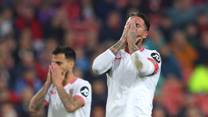 SEVILLE, SPAIN - JANUARY 04: Sergio Ramos of Sevilla FC reacts during the LaLiga EA Sports match between Sevilla FC and Athletic Bilbao at Estadio Ramon Sanchez Pizjuan on January 04, 2024 in Seville, Spain. (Photo by Fran Santiago/Getty Images)