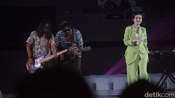 3 Pemuda Berbahaya ft Veni Nur Buka Acara Resolusi Indonesia