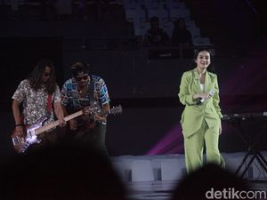 3 Pemuda Berbahaya ft Veni Nur Buka Acara Resolusi Indonesia 3 Pemuda Berbahaya ft Veni Nur Buka Acara Resolusi Indonesia