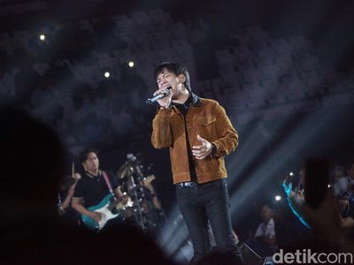 Aksi Panggung DMasiv di Resolusi Indonesia