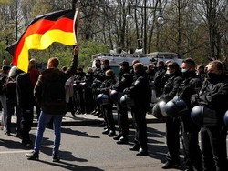 Bandingkan Vaksinasi COVID dengan Holocaust, Guru di Jerman Kena Denda