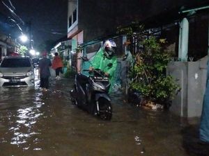 Perumahan di Pamulang Banjir Usai Diguyur Hujan Deras