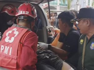 2 Teknisi Terluka Bakar Usai Terkena Ledakan saat Servis AC di Surabaya 2 Teknisi Terluka Bakar Usai Terkena Ledakan saat Servis AC di Surabaya