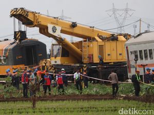 Kemenhub Terjunkan Tim Evakuasi Terkait Kecelakaan Kereta di Cicalengka Kemenhub Terjunkan Tim Evakuasi Terkait Kecelakaan Kereta di Cicalengka