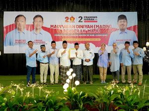 Terima Dukungan Prabowo-Gibran di Lumajang, Gus Sadad Didaulat Jadi Bapak Madin Terima Dukungan Prabowo-Gibran di Lumajang, Gus Sadad Didaulat Jadi Bapak Madin