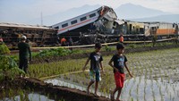 Foto Kecelakaan Kereta Turangga dan Baraya, Gerbong Terguling