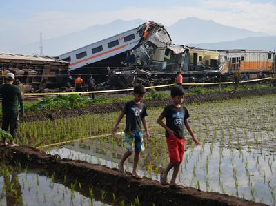 Foto Kecelakaan Kereta Turangga dan Baraya, Gerbong Terguling