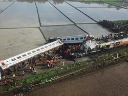 Petaka Awal Tahun, 2 Kereta Adu Banteng di Cicalengka Bandung