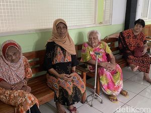 Ratusan Lansia Griya Werdha Jambangan Surabaya Ikut Nyoblos di Pilpres 2024