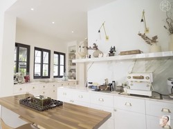 Tips Menata Dapur Warna Putih agar Tidak Kaku dan Cepat Kotor