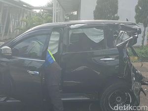 Ringseknya Pajero yang Diseruduk Bus PO Haryanto di Tol Batang Ringseknya Pajero yang Diseruduk Bus PO Haryanto di Tol Batang