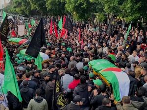 Momen Ribuan Orang Antarkan Jenazah Wakil Pemimpin Hamas ke Pemakaman