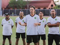 Paul Munster Wajibkan Pemain Persebaya Ice Bath Usai Latihan