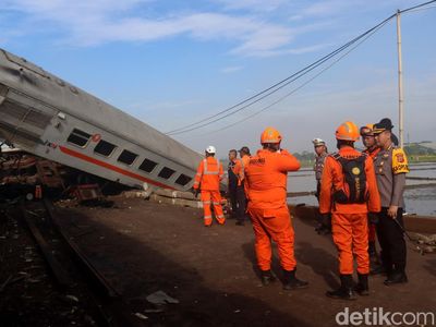 Proses Evakuasi KA Lokal dan Turangga yang Tabrakan di Cicalengka
