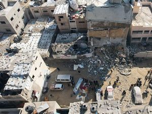 Nakes dan Pasien Kini Terpaksa Tinggalkan RS Al-Aqsa Gaza Nakes dan Pasien Kini Terpaksa Tinggalkan RS Al-Aqsa Gaza