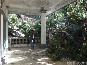 Sejumlah Rumah Warga di Gunung Anaga Rusak Akibat Longsor Sejumlah Rumah Warga di Gunung Anaga Rusak Akibat Longsor