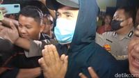 Saipul Jamil Keluar Polsek Tambora Usai Diamankan Polisi di Jalanan