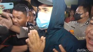 Saipul Jamil Keluar Polsek Tambora Usai Diamankan Polisi di Jalanan