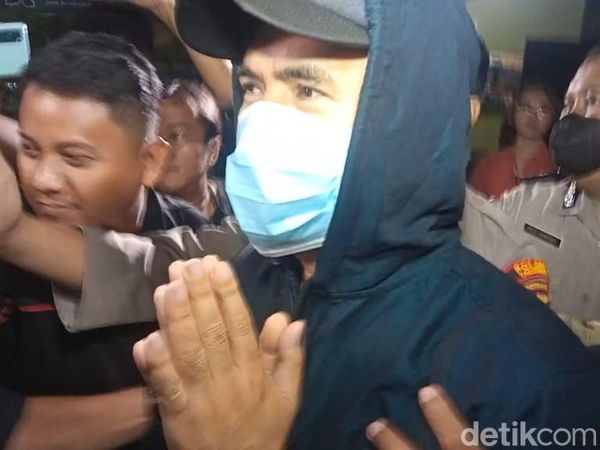 Saipul Jamil Keluar Polsek Tambora Usai Diamankan Polisi di Jalanan