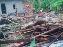 Bruk! Rumah Lagimin di Bayat Klaten Tetiba Ambruk Rata dengan Tanah