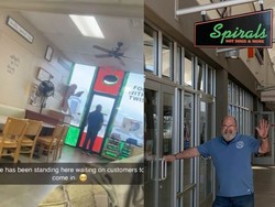 Sedih! Pemilik Resto Ini Menantikan Pelanggan di Depan Pintu