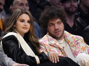 5 Fakta Benny Blanco, Tunangan Selena Gomez, Pria Terseksi yang Jarang Mandi