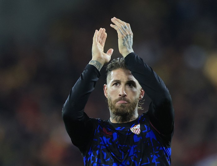 Soccer Football - Champions League - Group B - RC Lens v Sevilla - Stade Bollaert-Delelis, Lens, France - December 12, 2023 Sevillas Sergio Ramos applauds fans after the match REUTERS/Pascal Rossignol