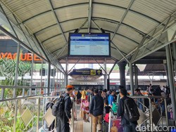 KA Turangga Adu Banteng di Bandung Bawa 230 Penumpang dari Stasiun Gubeng