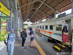 3 Kereta Terlambat Datang Imbas Adu Banteng KA Turangga Vs Commuter Line