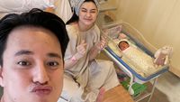 7 Foto Perdana Anak Ke-2 Billy Davidson yang Baru Lahir, Cantik Sedari Bayi