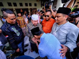 Silaturahmi ke Buntet Pesantren Cirebon, Gibran Diberi Serban Kemenangan