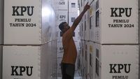 Intip Perakitan Kotak Suara di KPU Kendari