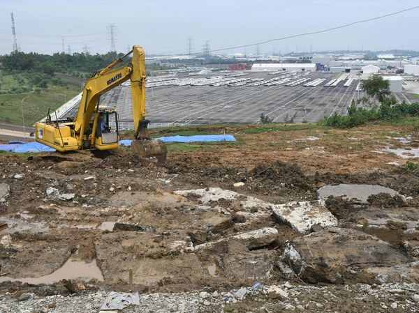 Jalan Amblas di Bojongmangu Bekasi Diperbaiki