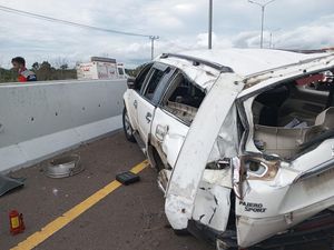 Bawa Pajero-Fortuner Kebut-kebutan di Tol, Awas Bisa Terbalik! Bawa Pajero-Fortuner Kebut-kebutan di Tol, Awas Bisa Terbalik!