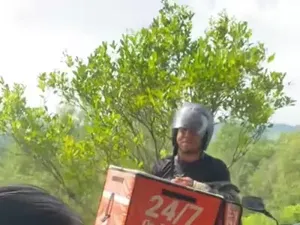 Unik! Pengantar Makanan Antar Pesanan hingga ke Bumi Perkemahan